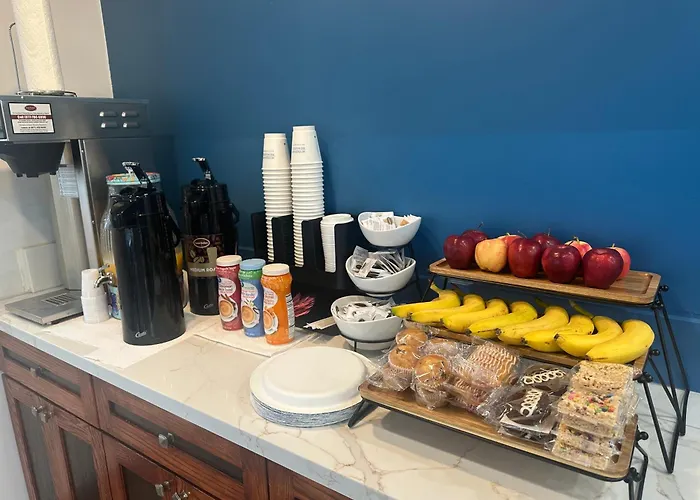 Super 8 By Wyndham Oceanside Downtown