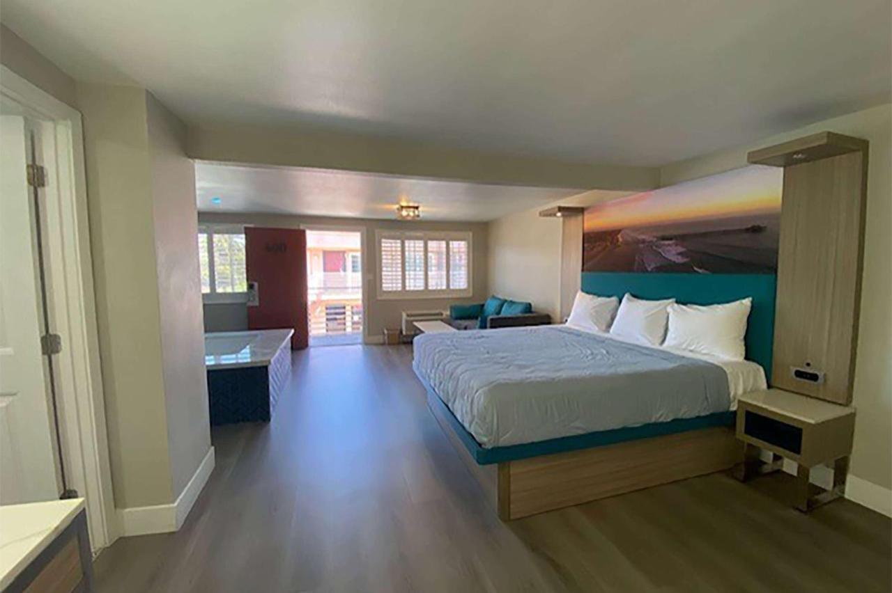 Super 8 By Wyndham Downtown 2*