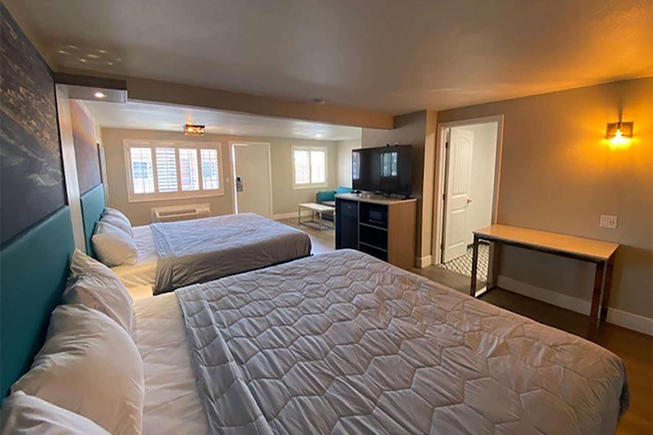 Hotel Super 8 By Wyndham Downtown