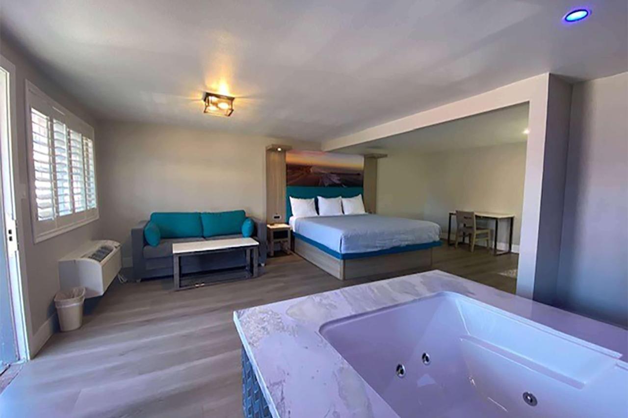 Super 8 By Wyndham Downtown Hotel
