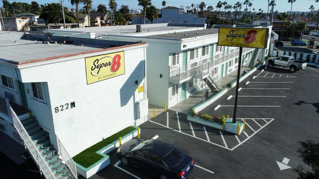 Hotel Super 8 By Wyndham Downtown 2*