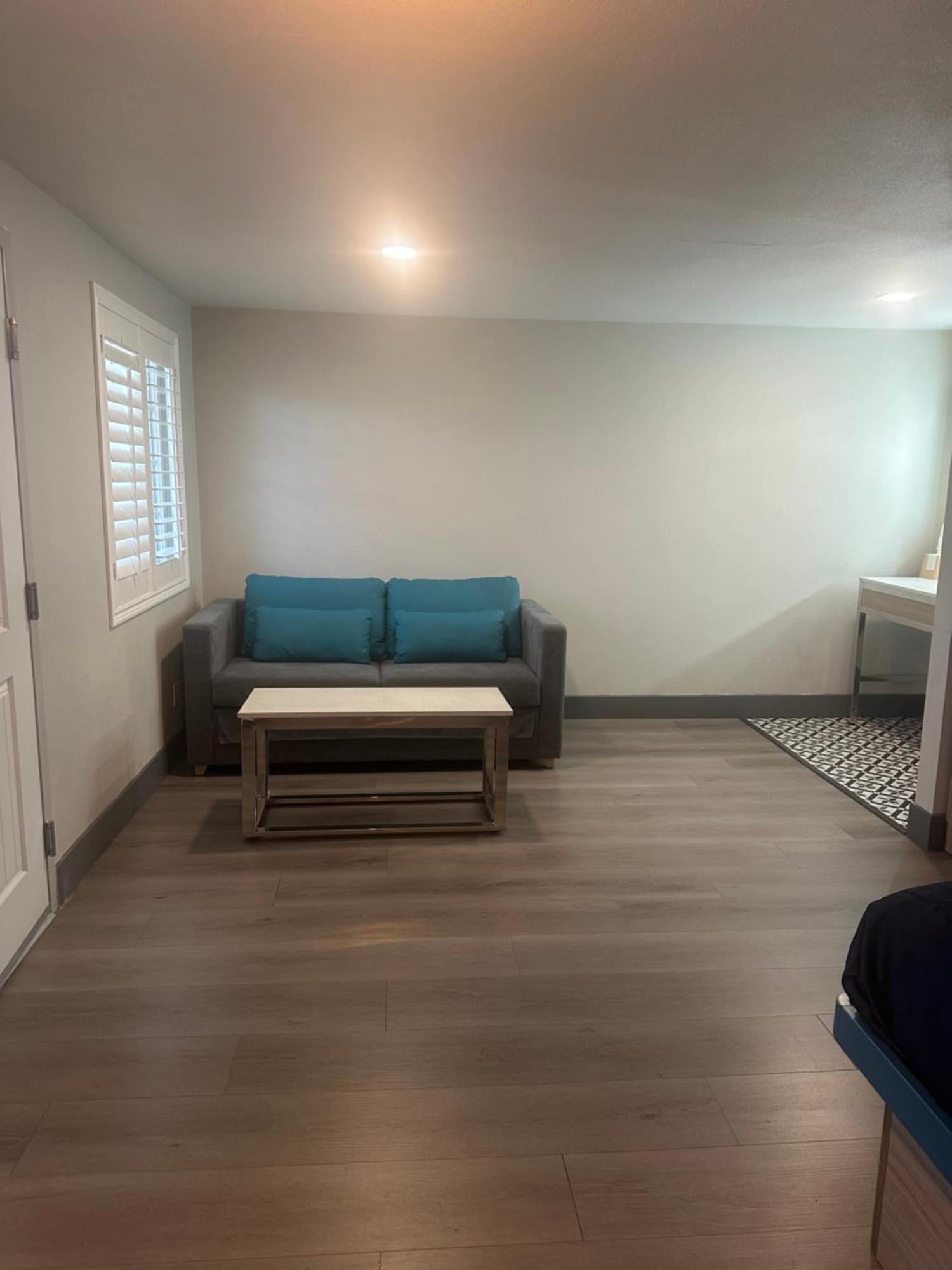 Super 8 By Wyndham Downtown Oceanside