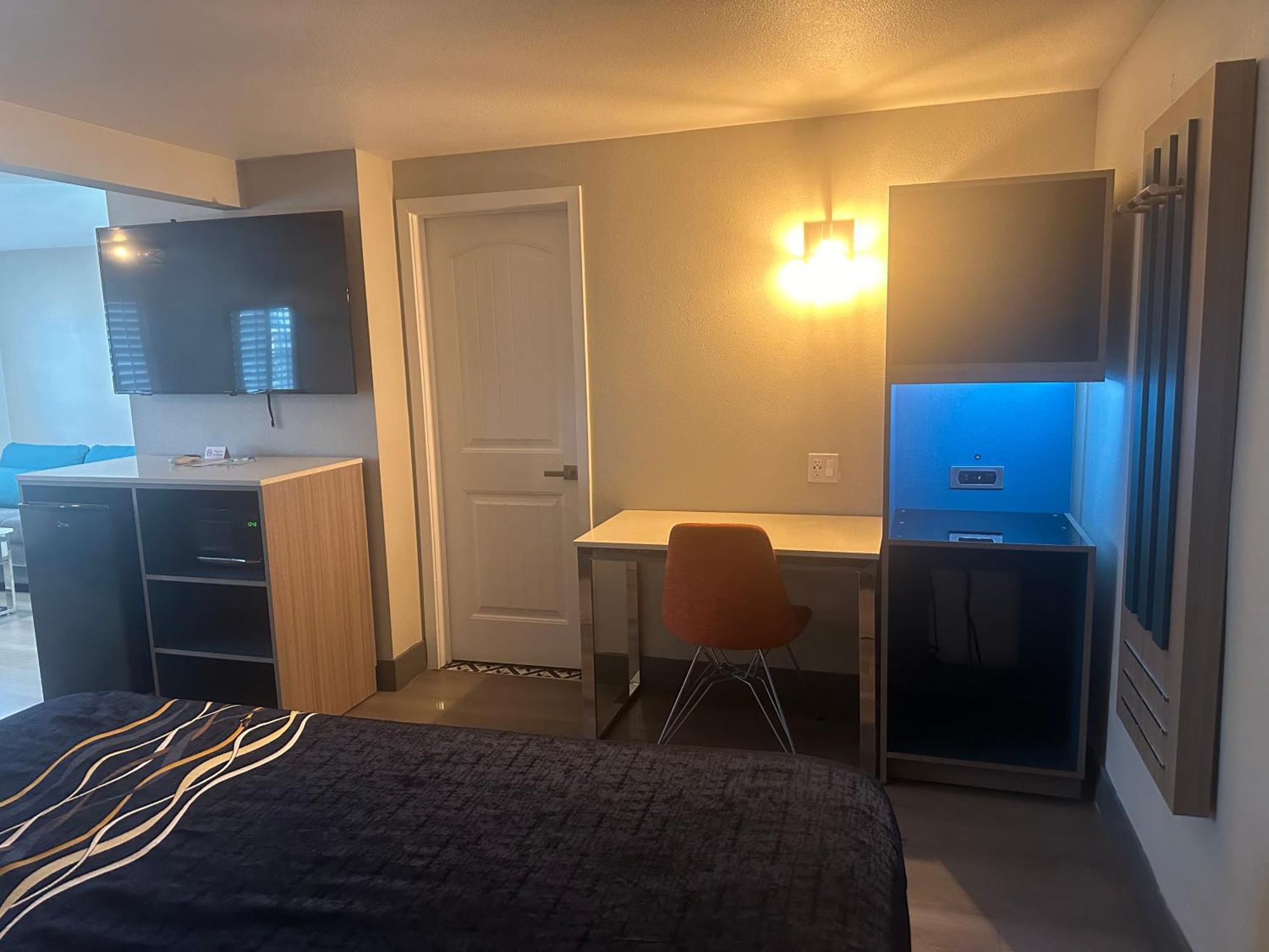 Hotel Super 8 By Wyndham Downtown