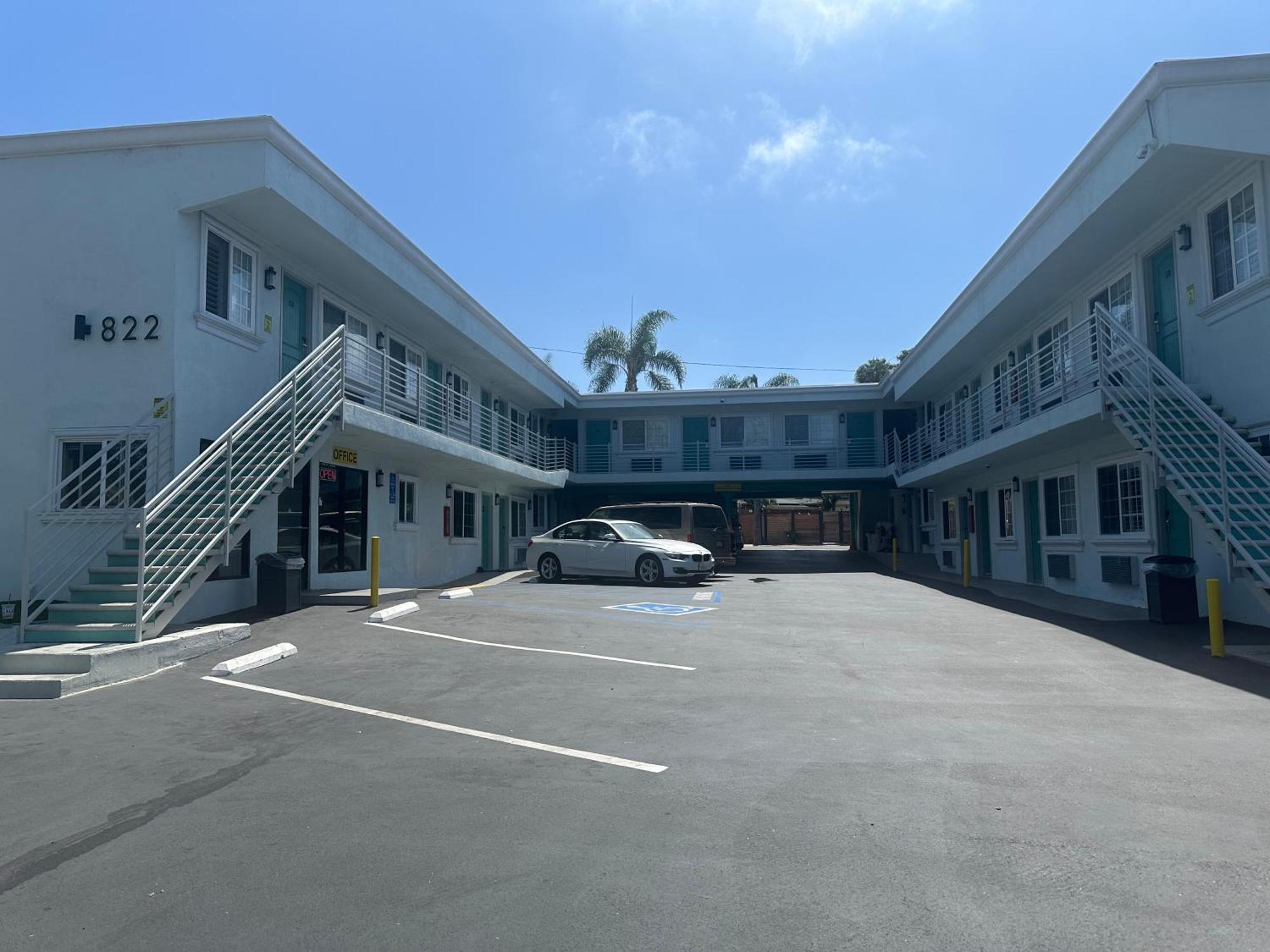 Super 8 By Wyndham Downtown Hotel 2*