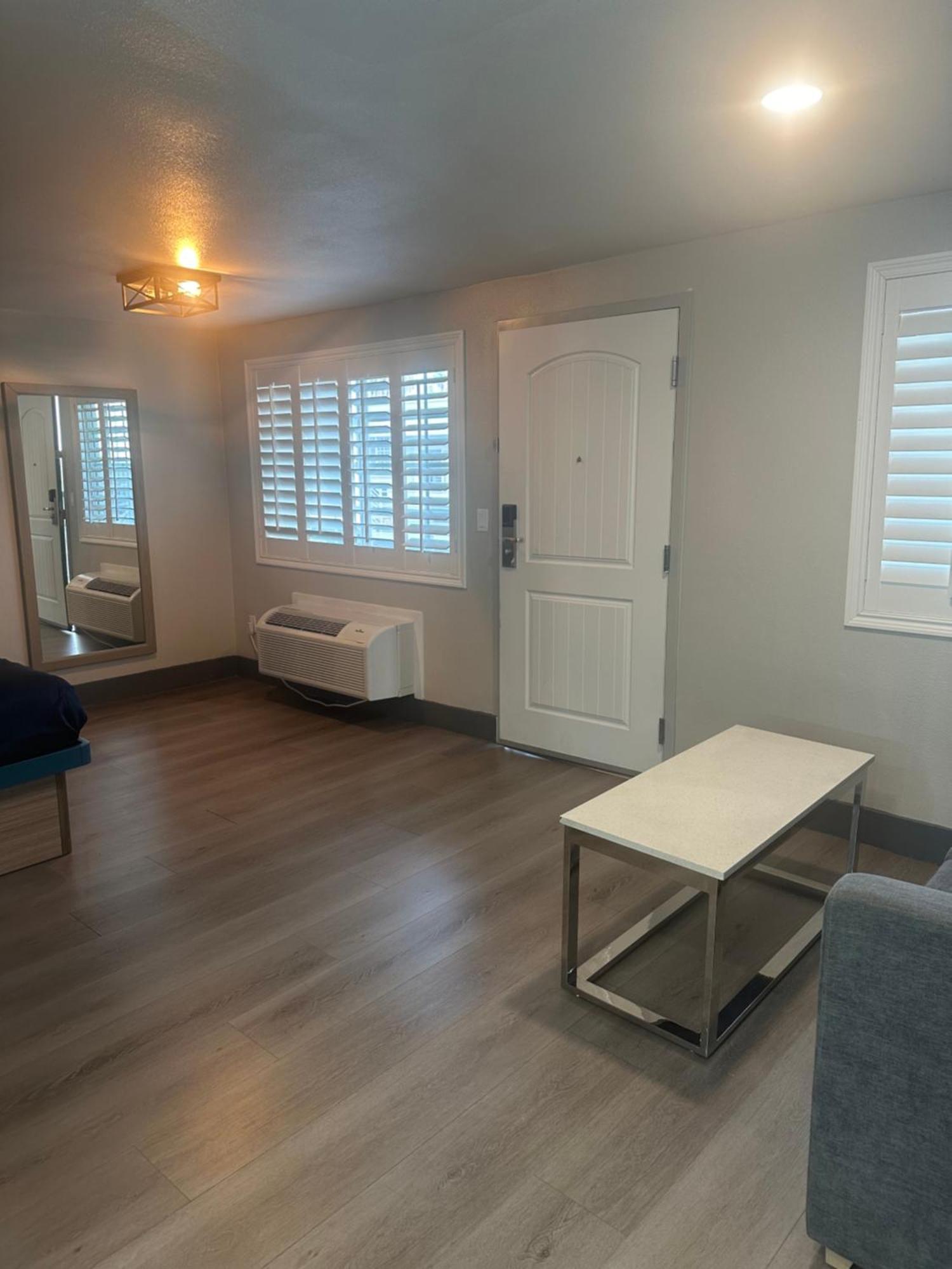 Hotel Super 8 By Wyndham Downtown 2*