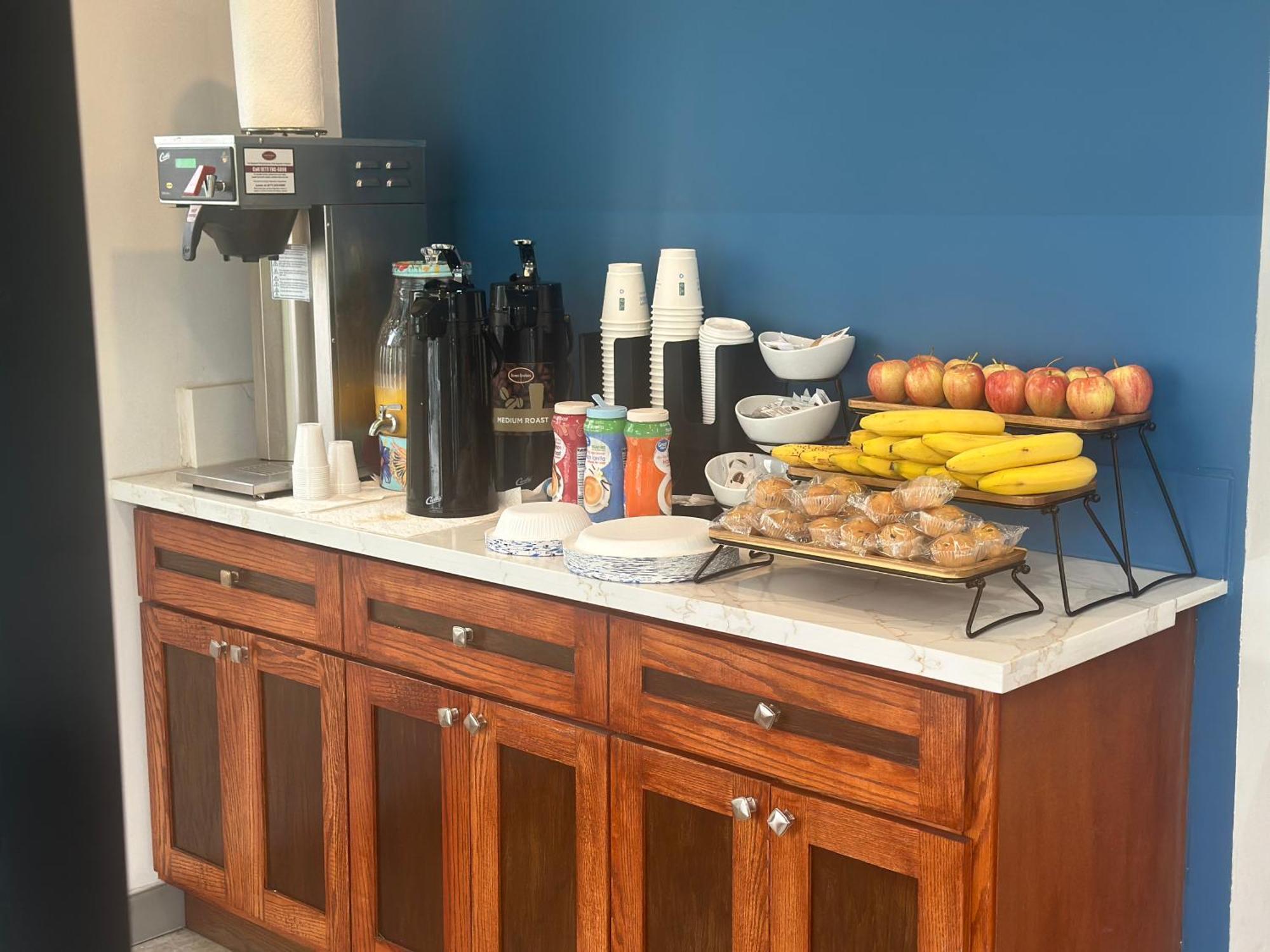 Super 8 By Wyndham Downtown Hotel Oceanside