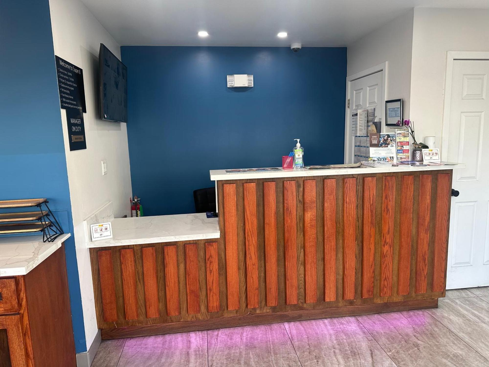 Super 8 By Wyndham Downtown 2*
