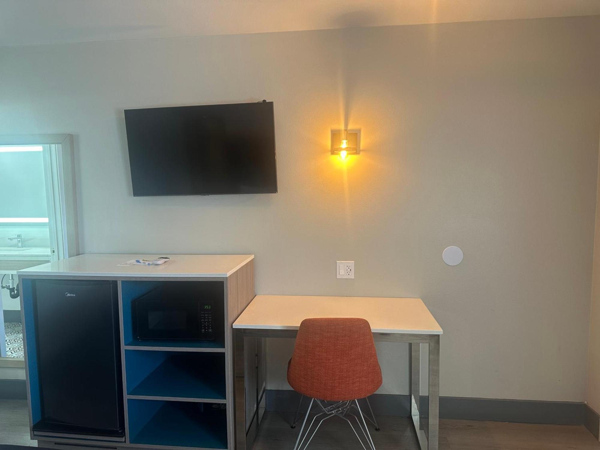 Super 8 By Wyndham Downtown Hotel Oceanside