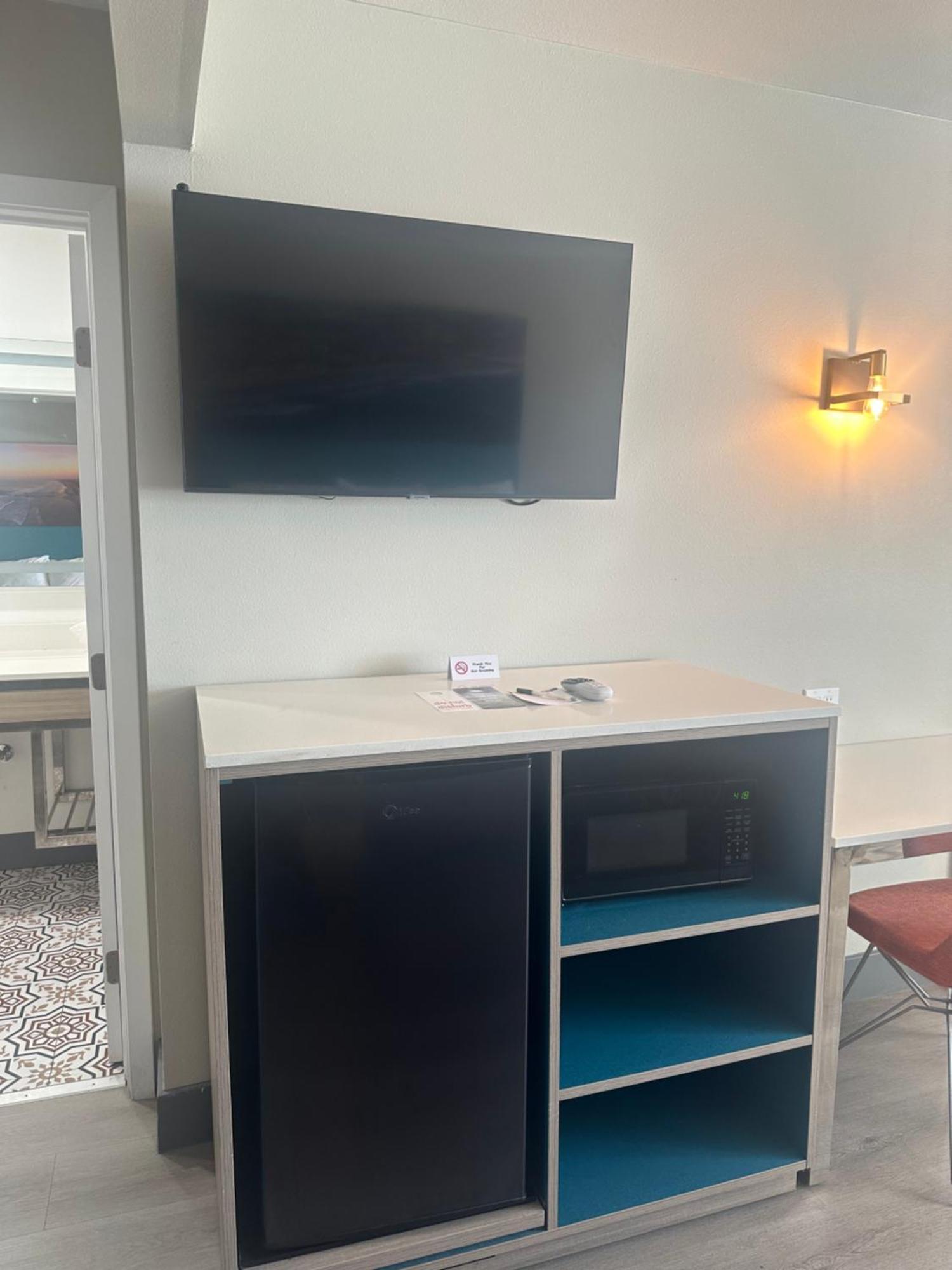 Super 8 By Wyndham Downtown 2*
