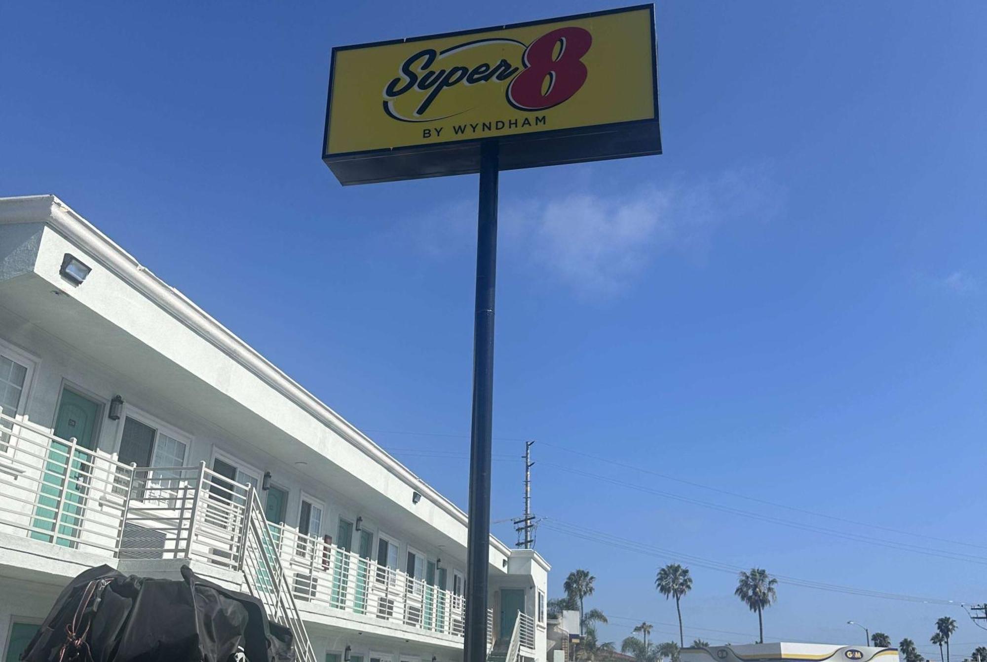 Hotel Super 8 By Wyndham Downtown