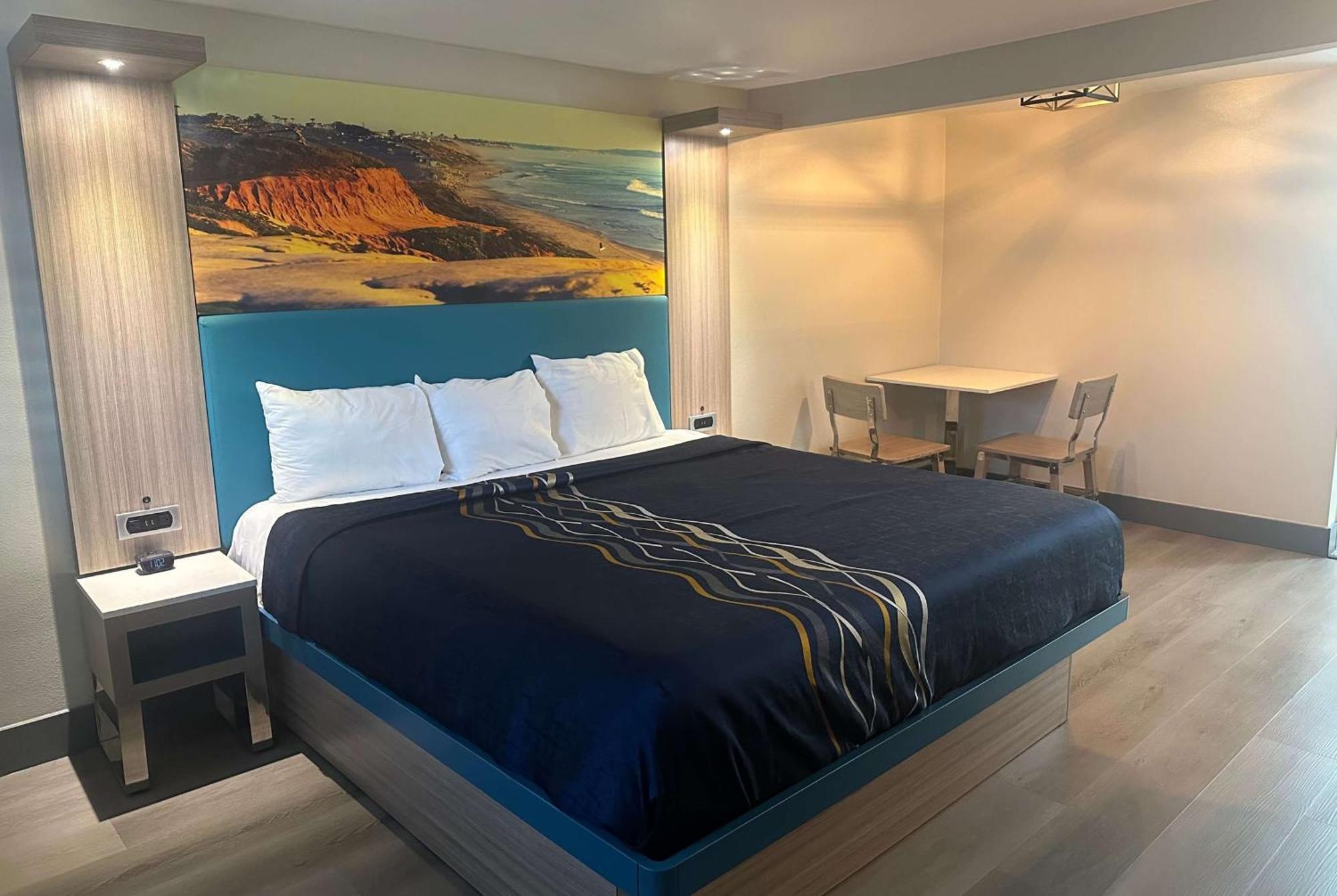 Super 8 By Wyndham Downtown 2*