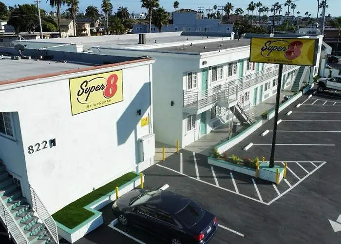 Super 8 By Wyndham Oceanside Downtown