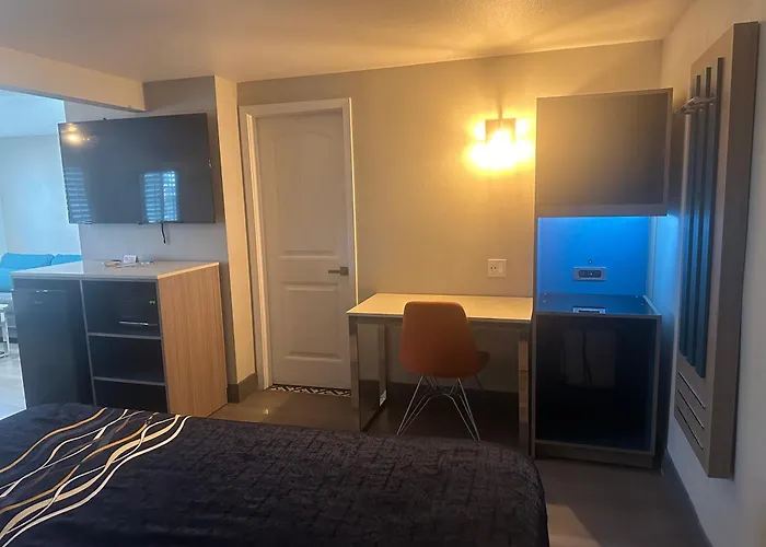 Super 8 By Wyndham Oceanside Downtown
