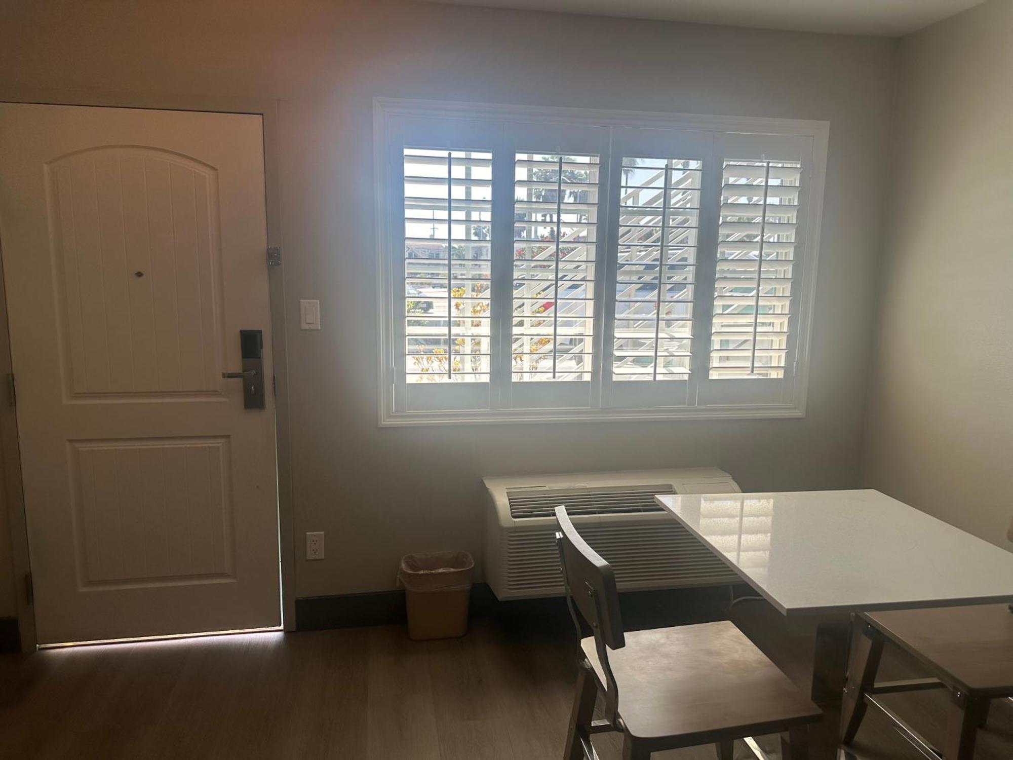 Super 8 By Wyndham Downtown