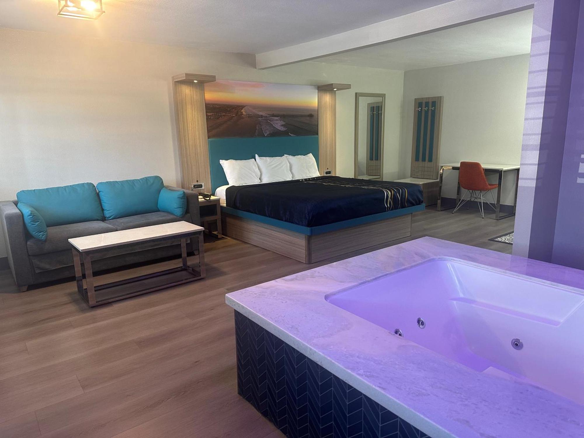 Super 8 By Wyndham Downtown Hotel 2*