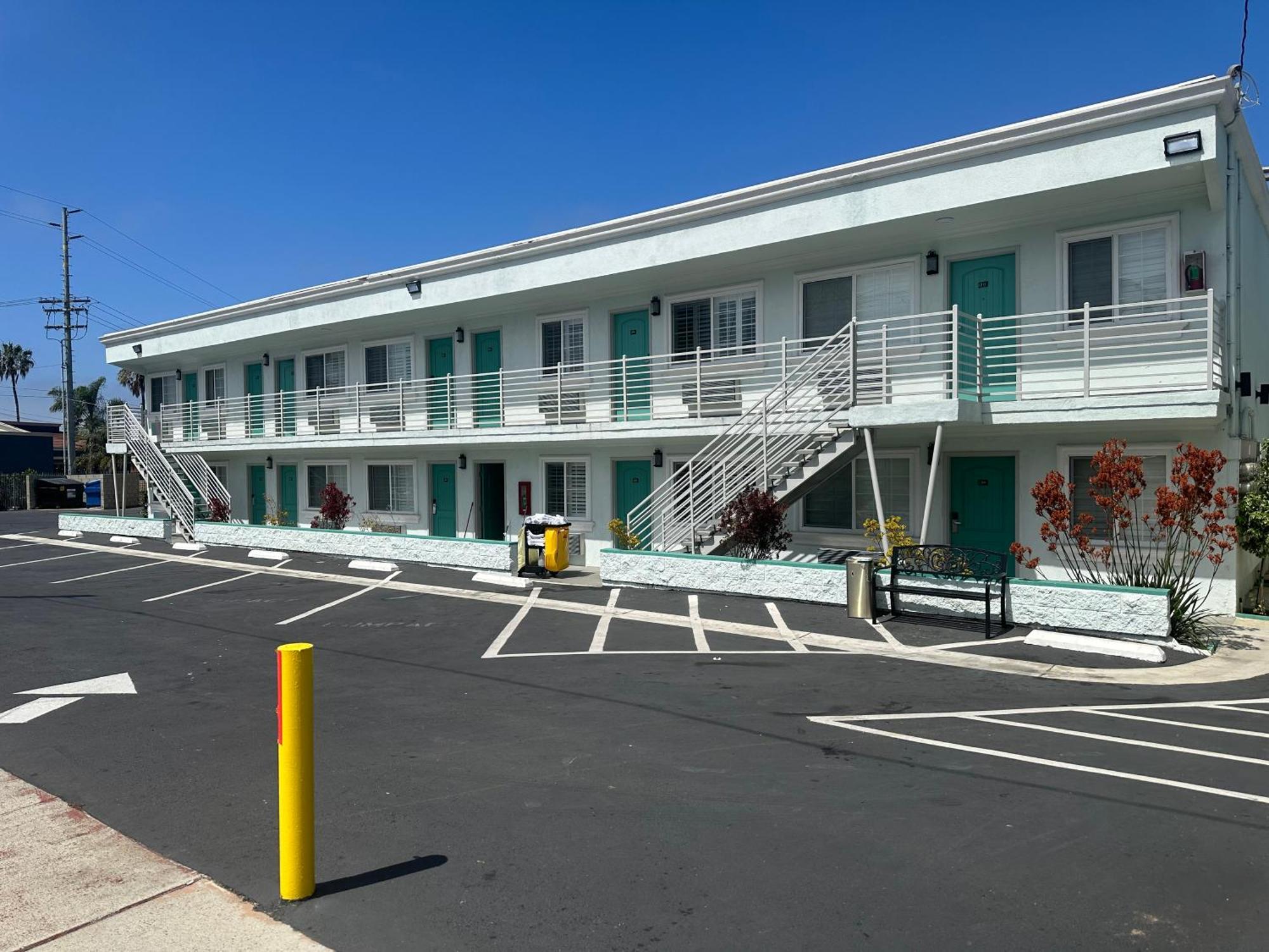 Super 8 By Wyndham Downtown 2* Oceanside