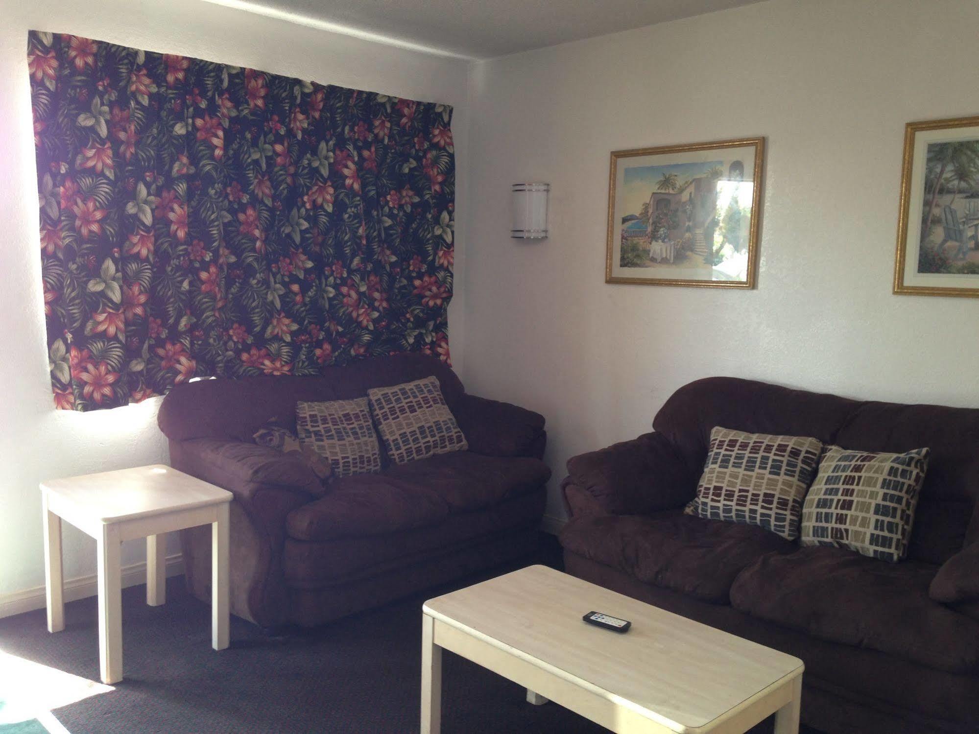 Super 8 By Wyndham Downtown Hotel 2*